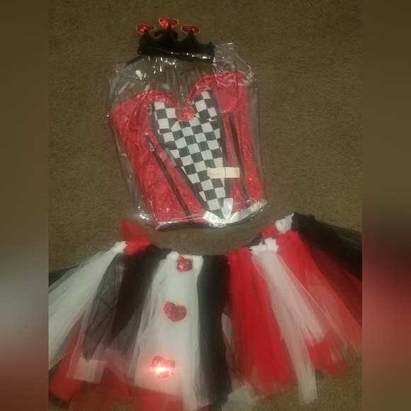 Queen of Hearts costume - Picture 4 of 8
